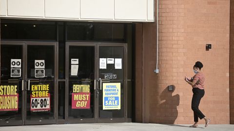 سایمون و بروکفیلد صاحبان مرکز خرید JCPenney را پس از ورشکستگی خریداری کردند.
